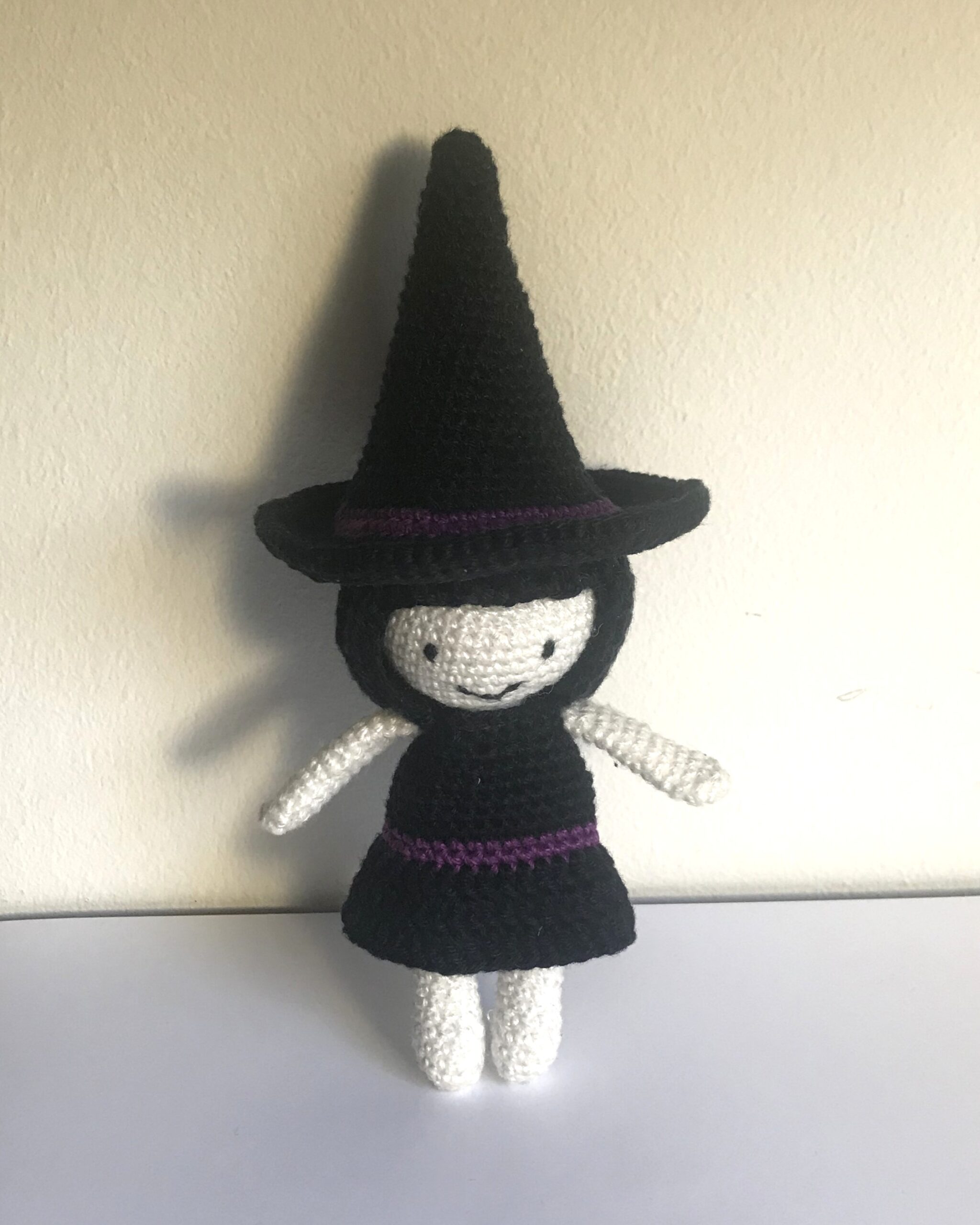 Doll_in_a_Witch_Costume_Free_Crochet_Pattern