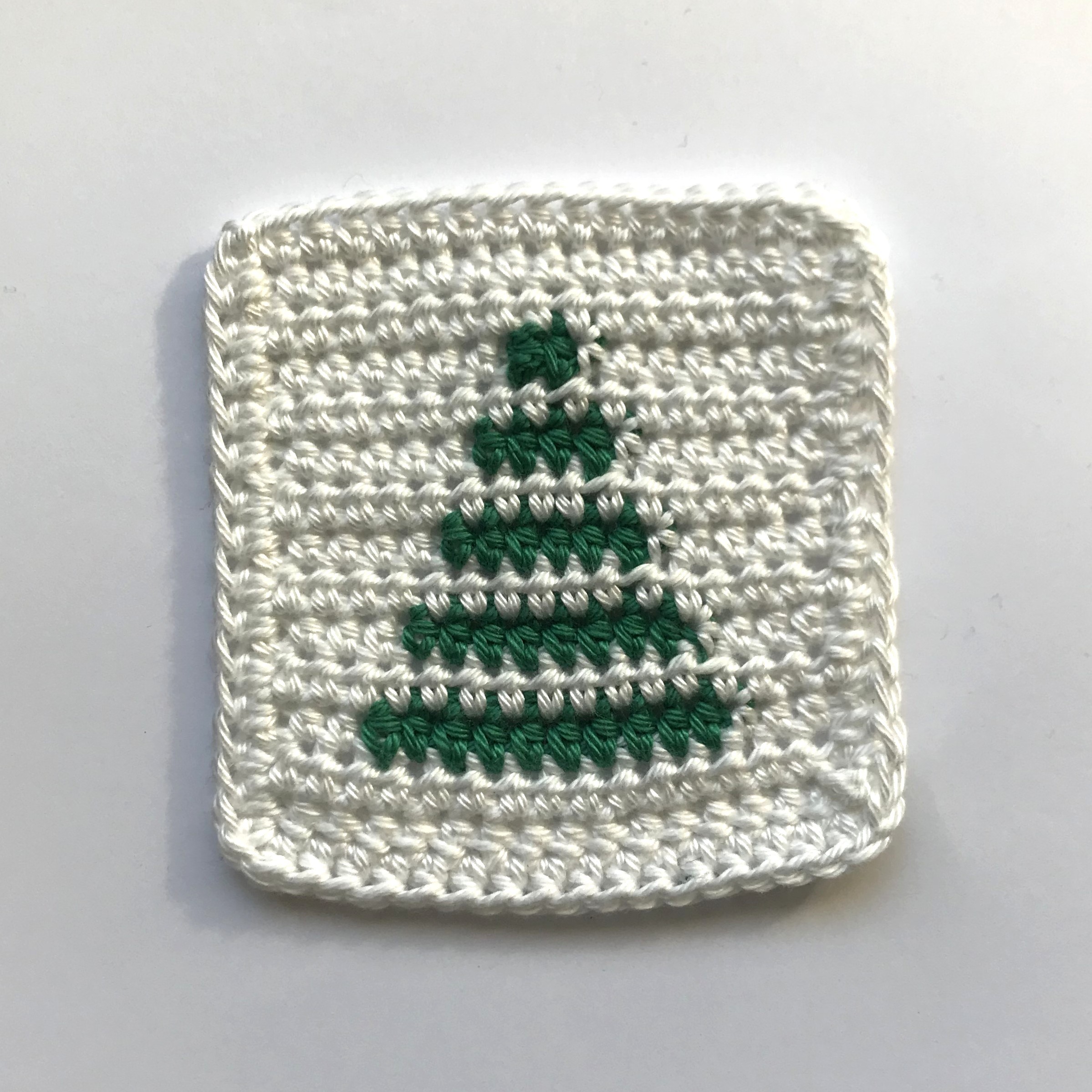 Christmas_Tree_Coaster_Free_Crochet_Pattern