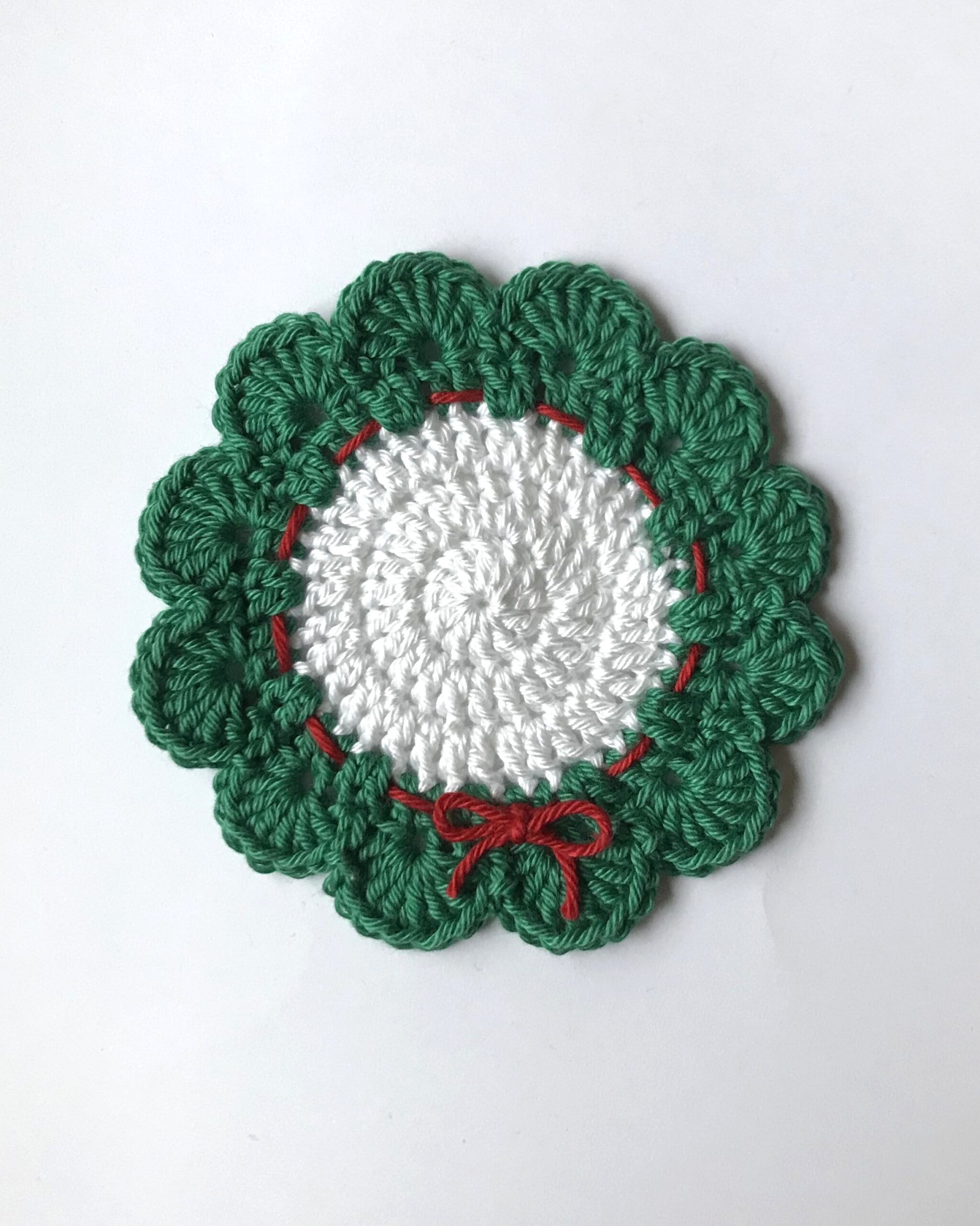 Christmas_Wreath_Coaster_Free_Crochet_Pattern